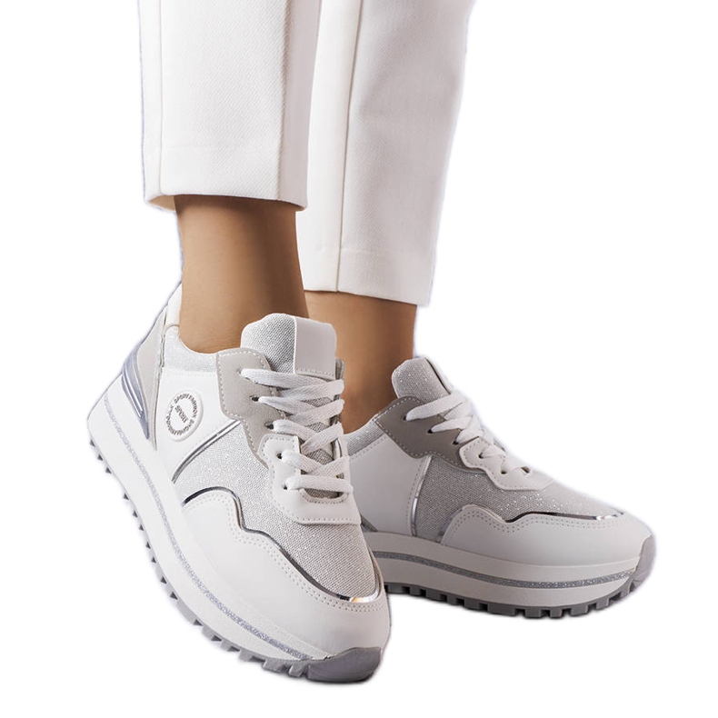 BM Lévesin valkoiset lenkkarit, joissa on glitter-sisäkkeet valkoinen