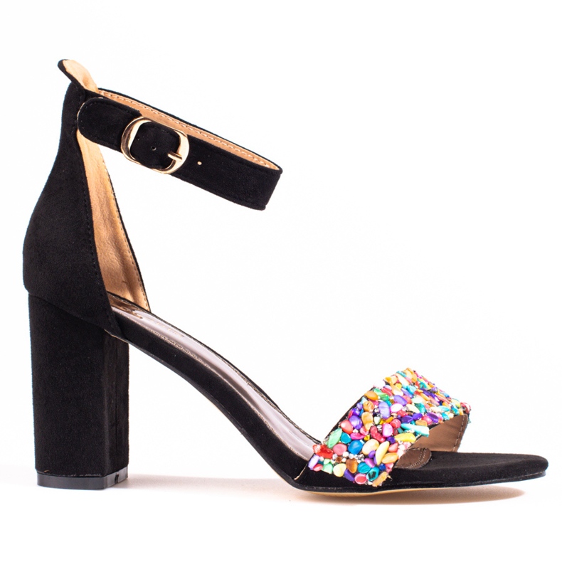 Shelovetin tyylikkäät mustat sandaalit helmillä