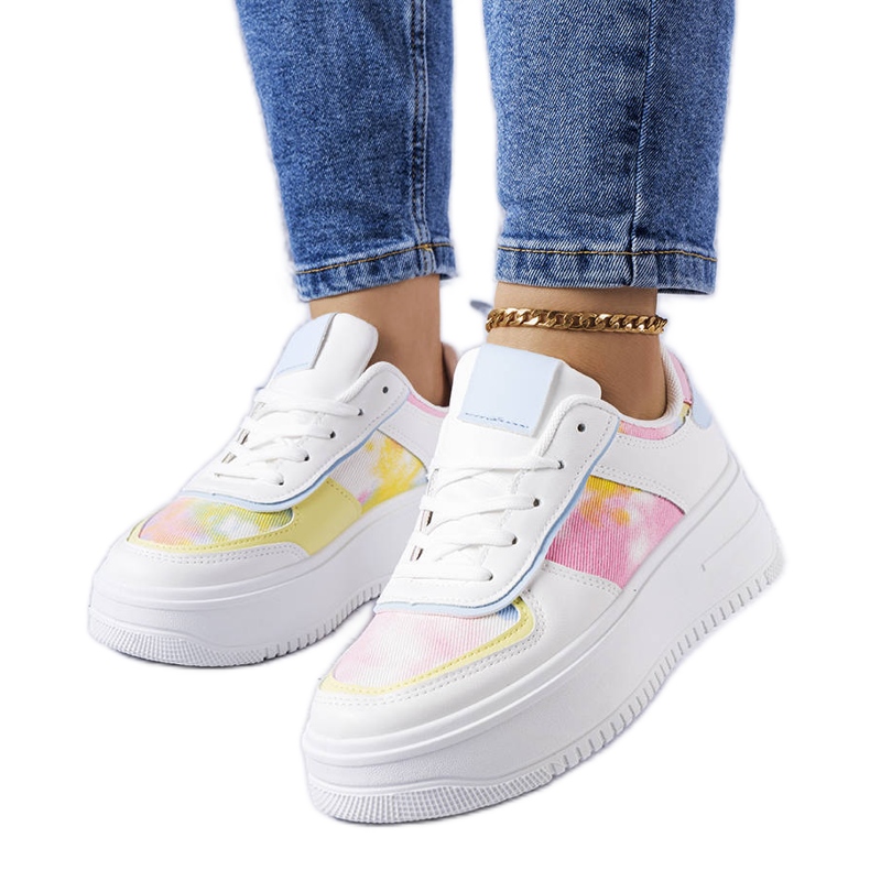 Heloisen valkoiset ja siniset alustakengät valkoinen