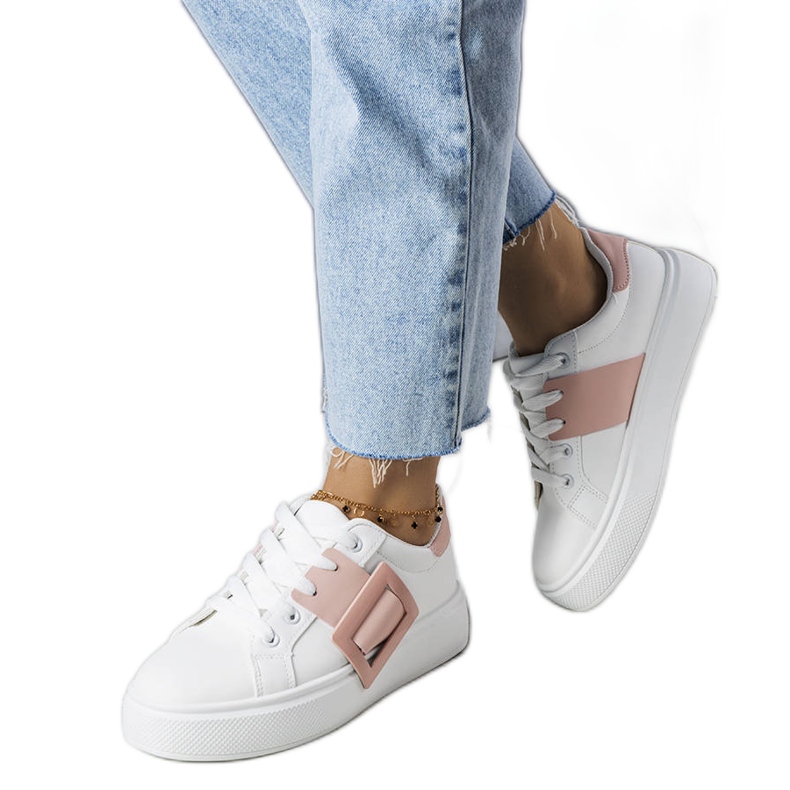 Valkoiset tennarit, joissa on vaaleanpunainen Toni-solki valkoinen