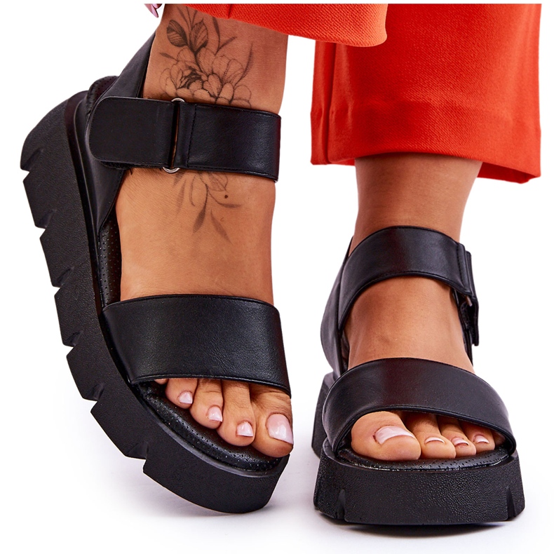 Vinceza Naisten nahkaiset sandaalit, musta Katte