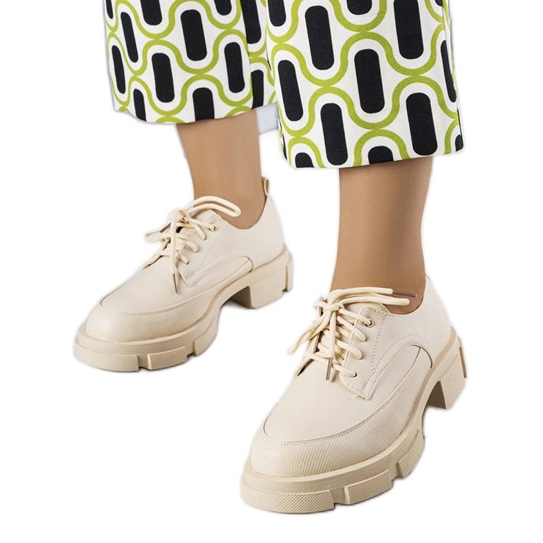 Kayn beige-kengät massiivisella pohjalla