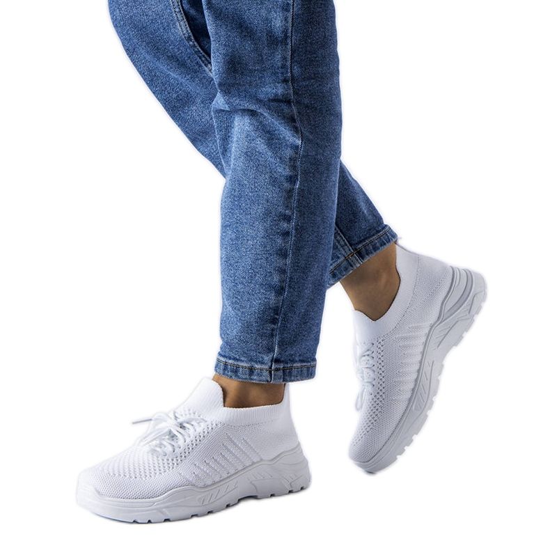 BM Gois'n valkoiset lenkkarit, joissa joustava päällinen valkoinen