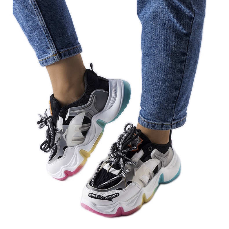 Mustat lenkkarit sekamateriaalista Grondinilta