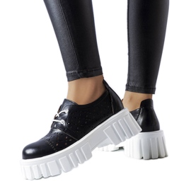 Mustat harjakattoiset massiiviset kengät Camusilta