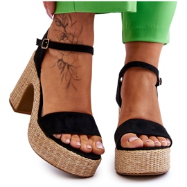 FI1 Mukavat mokkanahkasandaalit massiivisessa mustassa Elishia-palkissa