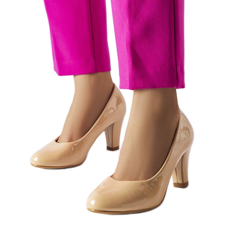 BM Burkettin beigenväriset kiiltonahkapumput