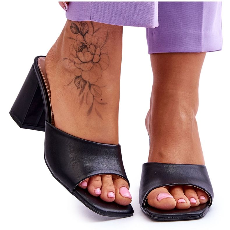 Naisten nahkaiset klassiset tossut, musta Loara