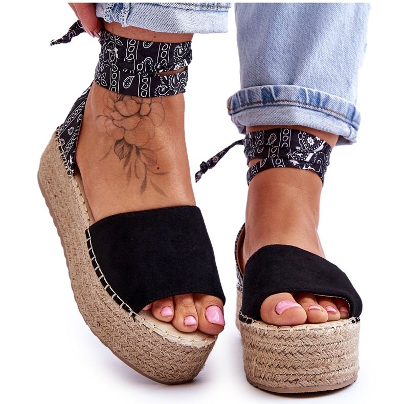 Suede Wedge Sandaalit Musta Livia