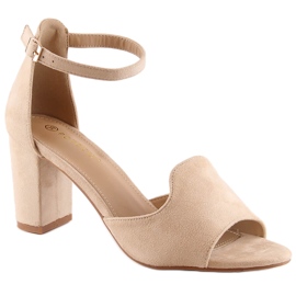 Naisten mokkanahkasandaalit beigenvärisessä tolppassa Potocki YQ21035