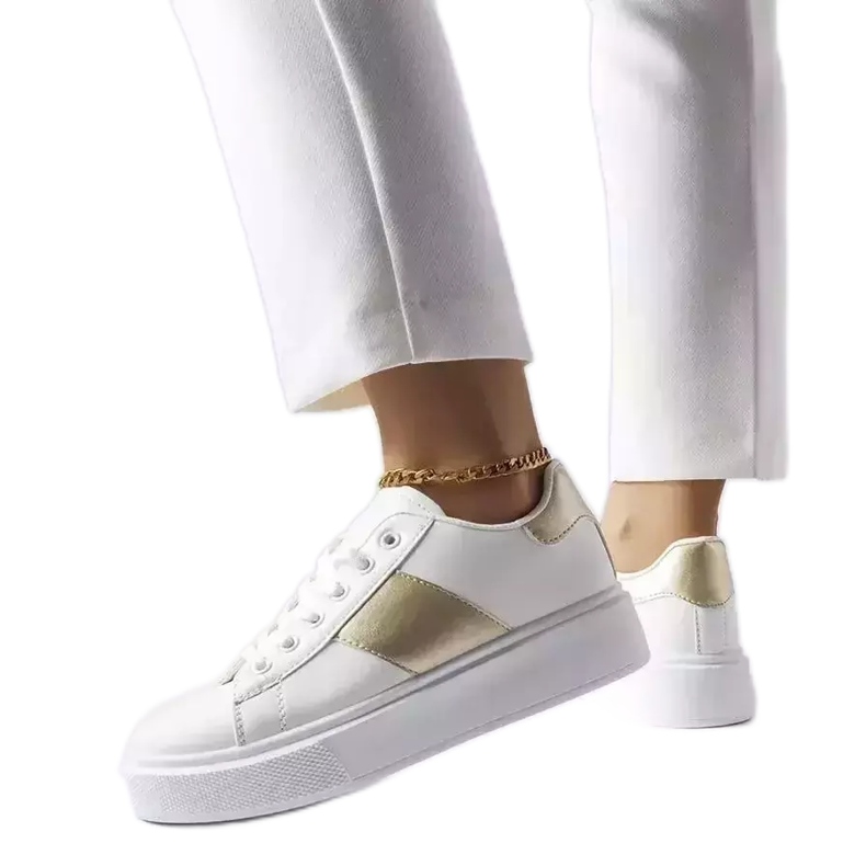 Aurélien valkoiset tennarit kultaisella raidalla valkoinen