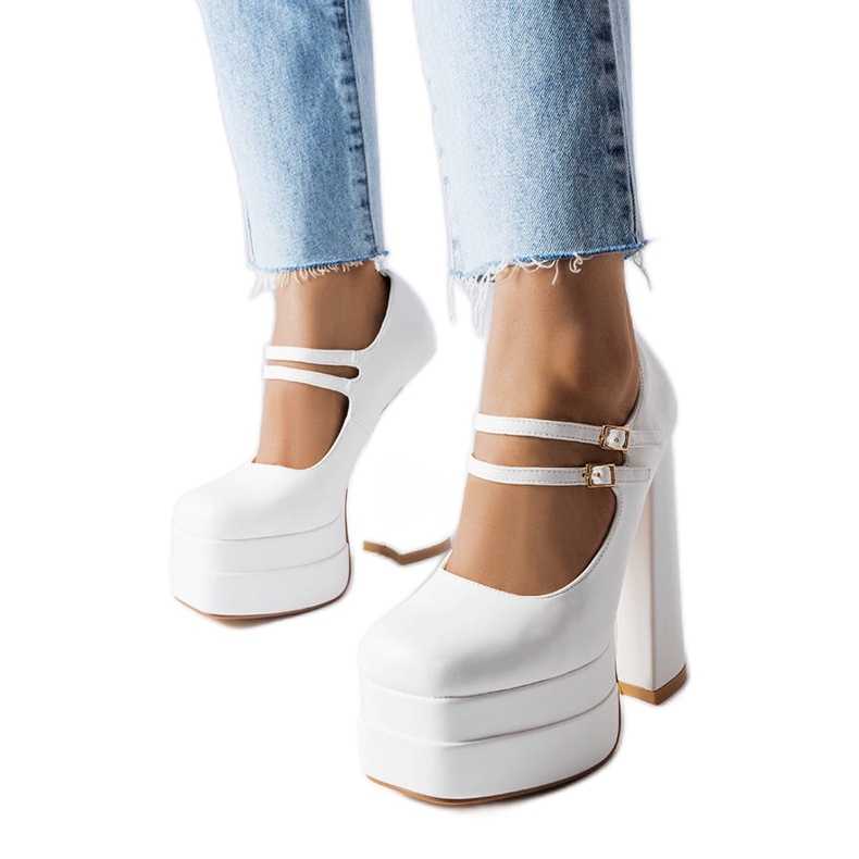 Chouinardin valkoiset korkokengät valkoinen