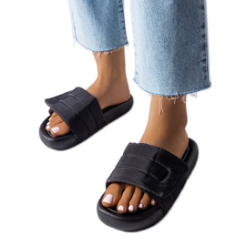 BM Aleronin mustat tossut tarranauhalla