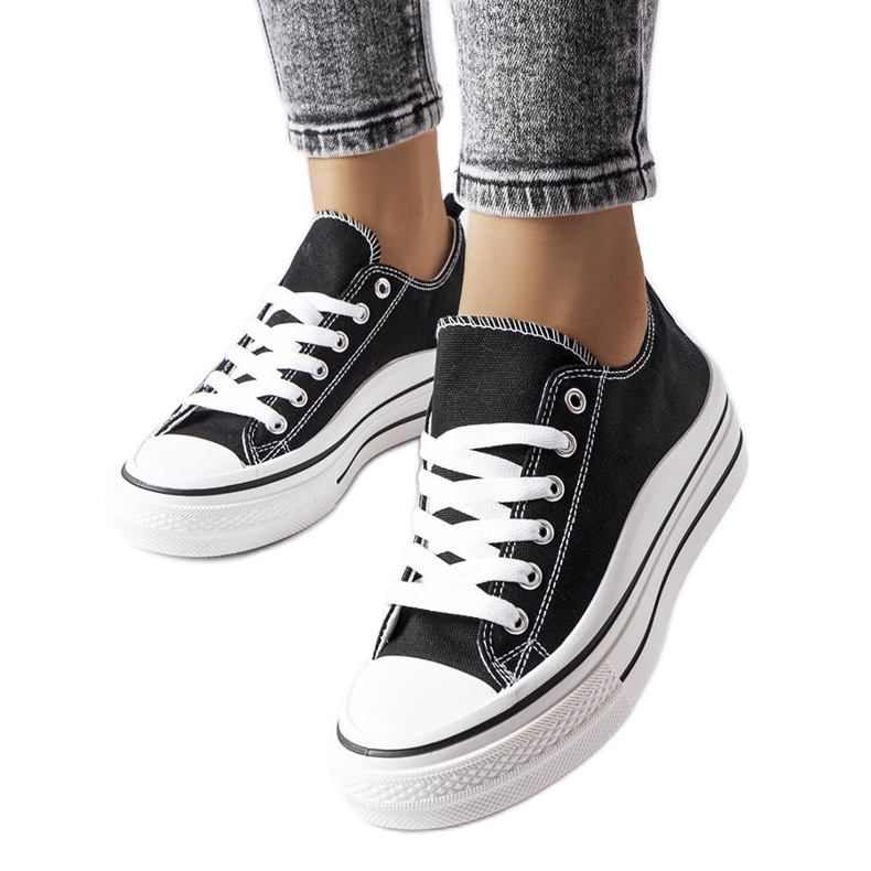 Pomeroyn mustat alustalenkkarit