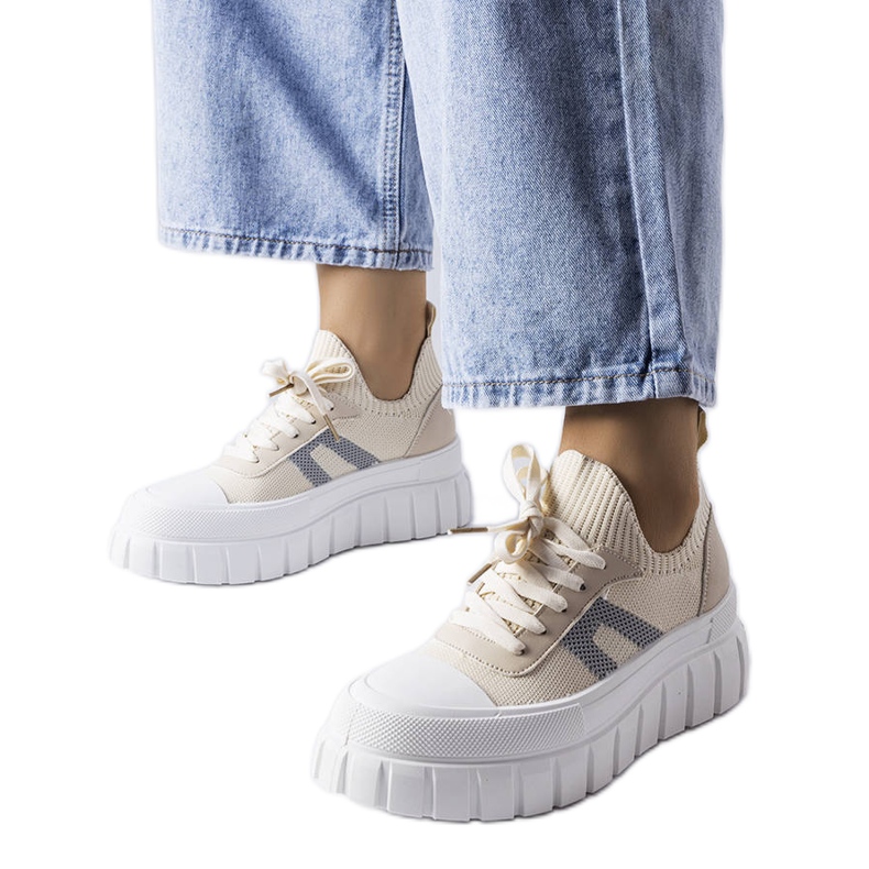 Charpentierin beigenväriset alustalenkkarit