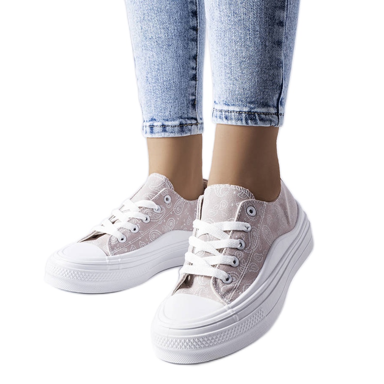 Bélairin harmaat alustalenkkarit