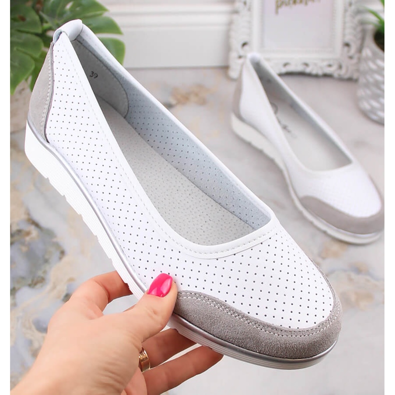 Naisten harjakattoiset valkoiset nahkabalerinat Filippo DP4524 valkoinen