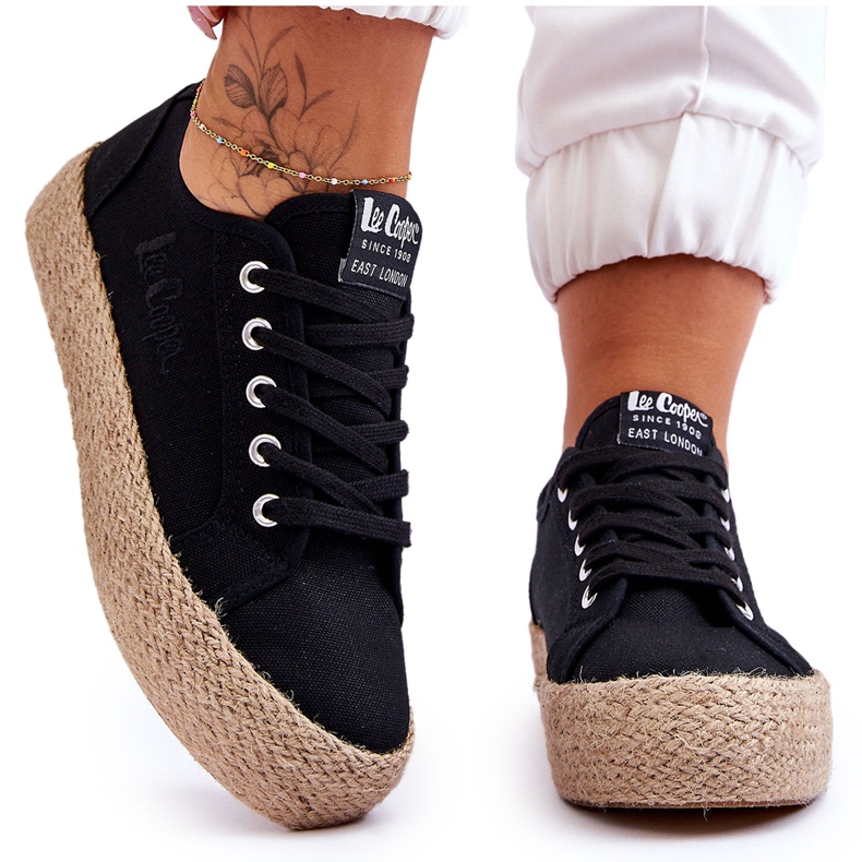 Muodikkaat punotut tennarit Lee Cooper LCW-23-31-1797L Musta