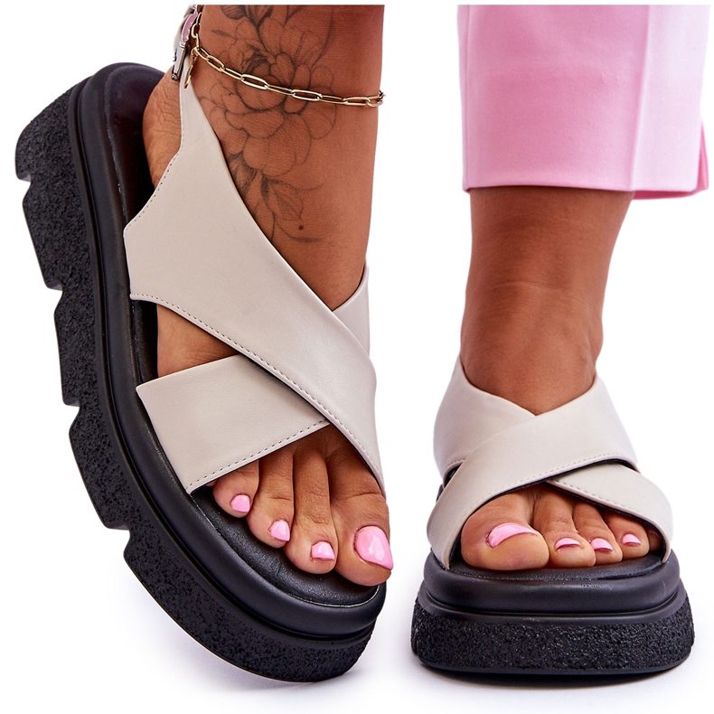 PE1 Muodikkaat beigenväriset Chester Platform sandaalit