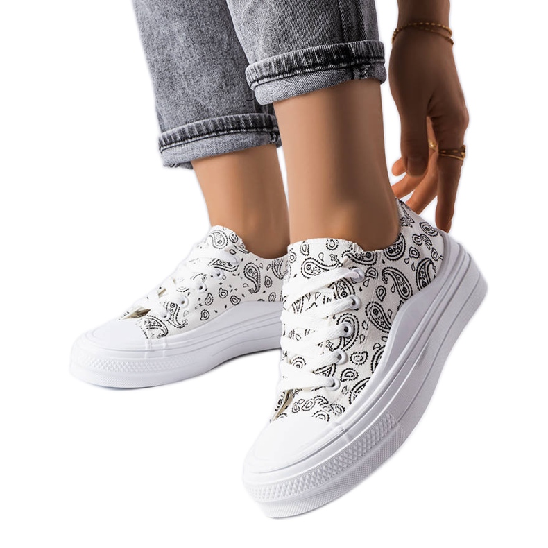 Bélairin valkoiset alustalenkkarit valkoinen