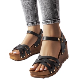 Audricin mustat kiila sandaalit