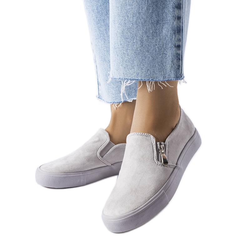 Garyn harmaat tennarit