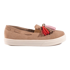 Ruskea mokkanahkainen slip-on tupsuilla Shelovet beige
