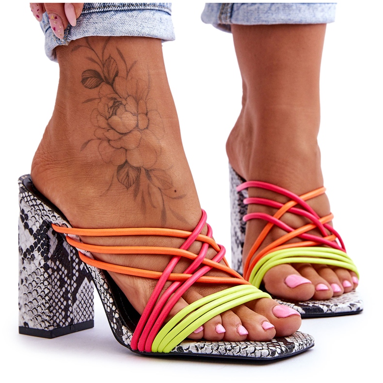 Korkeakorkoiset tossut käärmehihnalla Neon Beckie musta