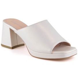 Naisten helmisandaalit tolppanauhassa Sergio Leone KL322 beige