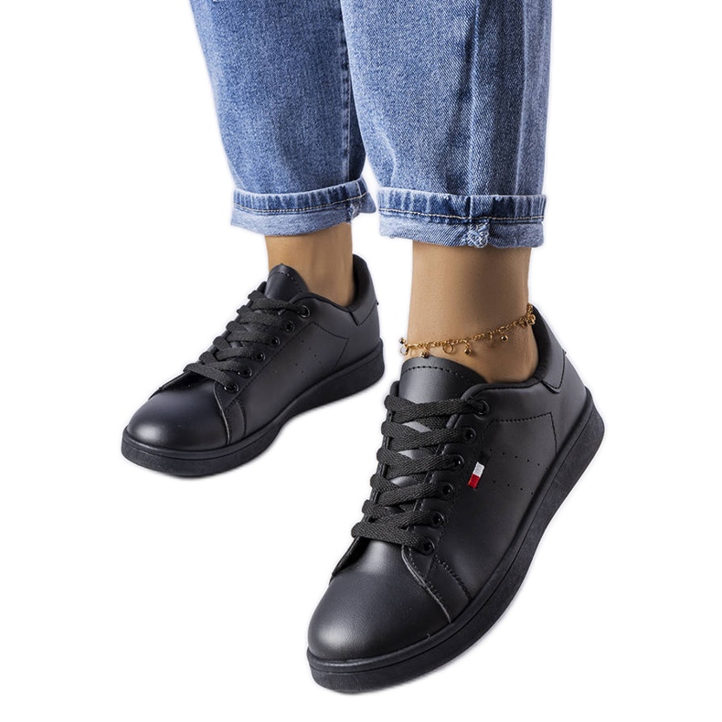 Mothén mustat ekologiset lenkkarit