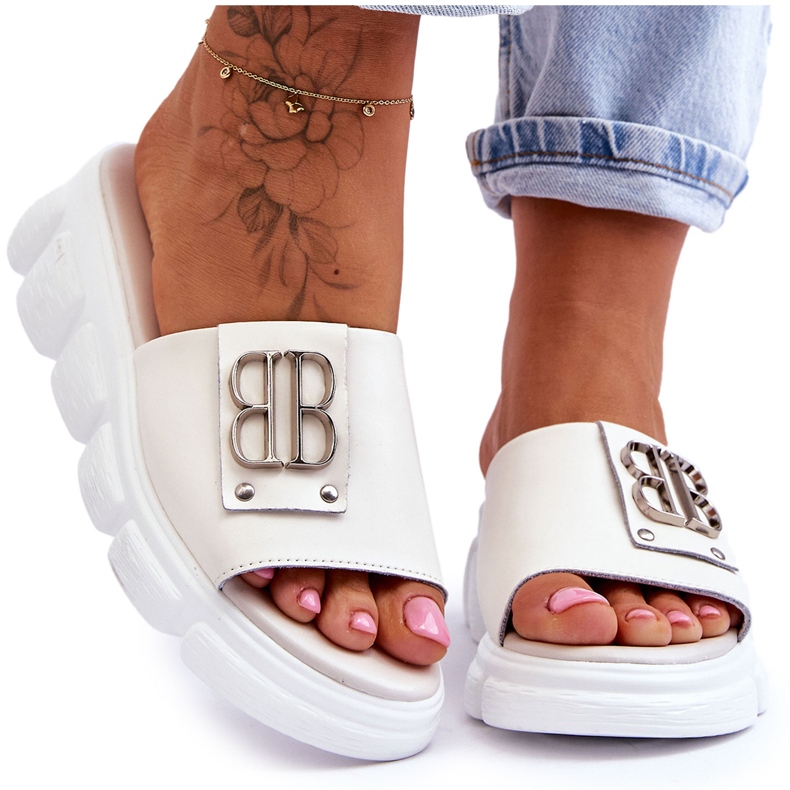 Vinceza Naisten tossut beigellä Monroe-koristeella