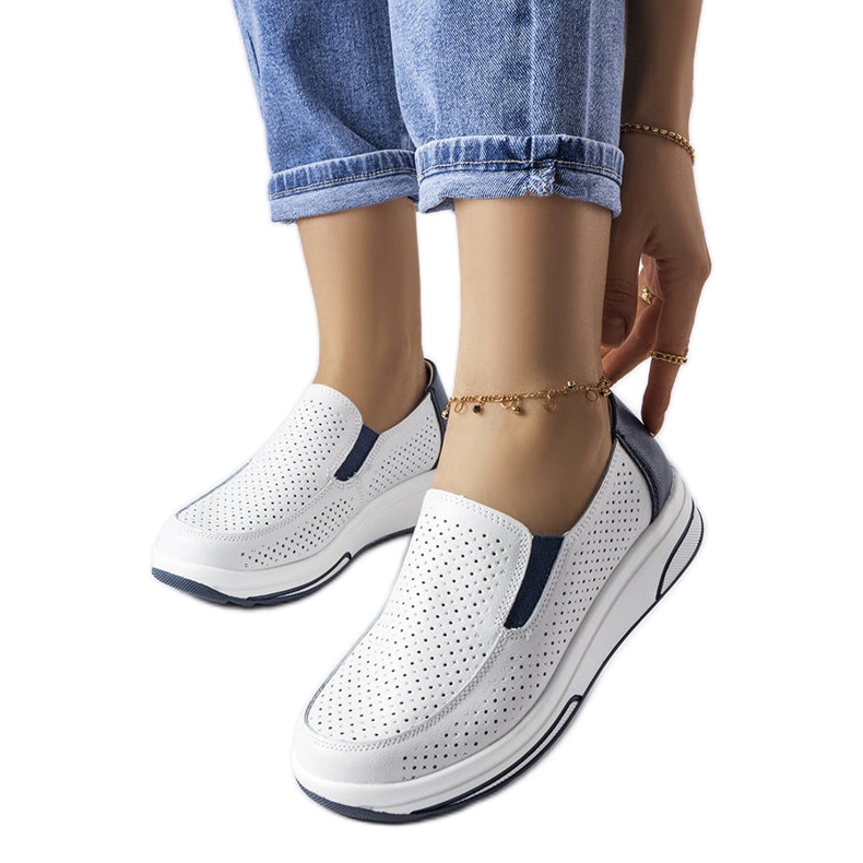 Aiglentinan valkoiset harjakattoiset nahkakengät valkoinen