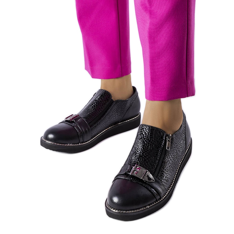 Huguesin mustat kohokuvioidut kengät