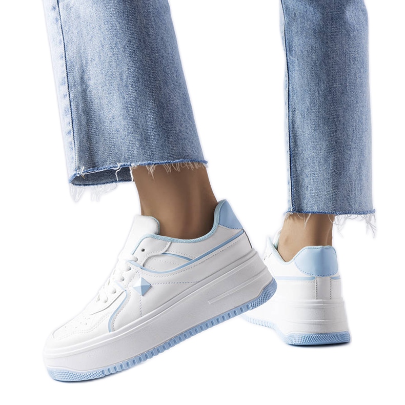 Valkoiset ja siniset lenkkarit Lepage-alustalla valkoinen