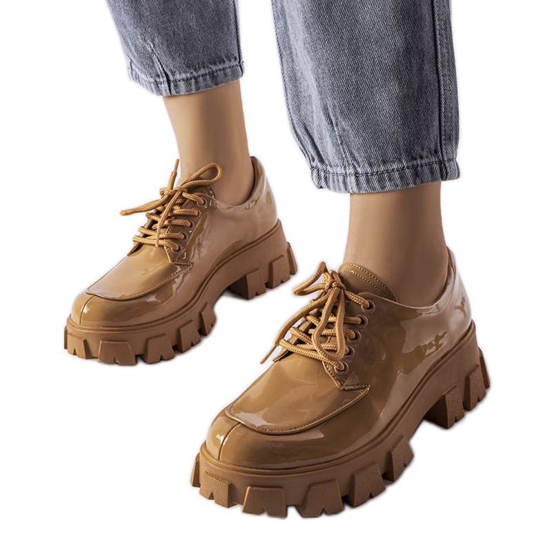 Beccadellin ruskeat kiiltonahkaiset kengät