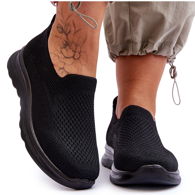 Naisten mustat välilehdet