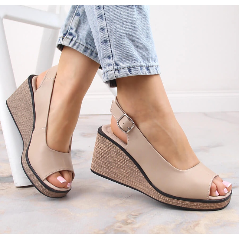 Mukavat naisten nahkaiset kiila sandaalit Filippo DS4508 beige