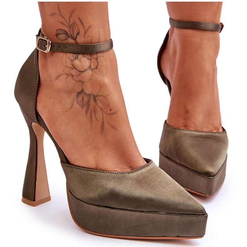 Muodikkaita pumppuja leveällä korkokenkolla tummanvihreä hulluus