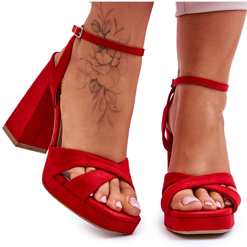 Punaiset tehokkaat mokkanahkaiset neliönkantaiset sandaalit punainen