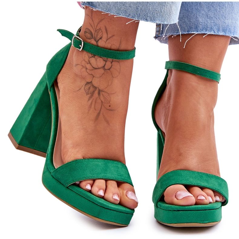 Muodikkaat mokkanahkaan vihreät Merila Square Heel sandaalit
