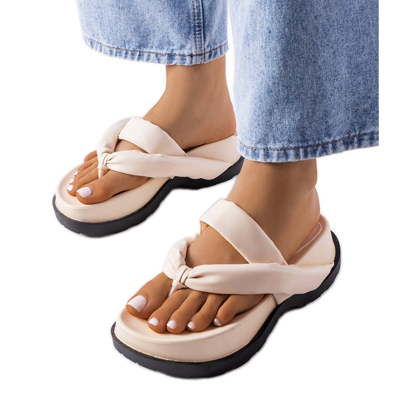 PA1 Lachapellen beigenväriset liukumäet