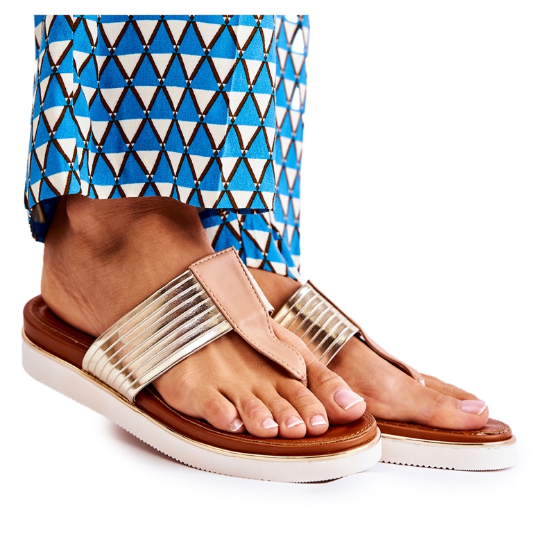 Naisten flip-flops beige-kultaisella alustalla