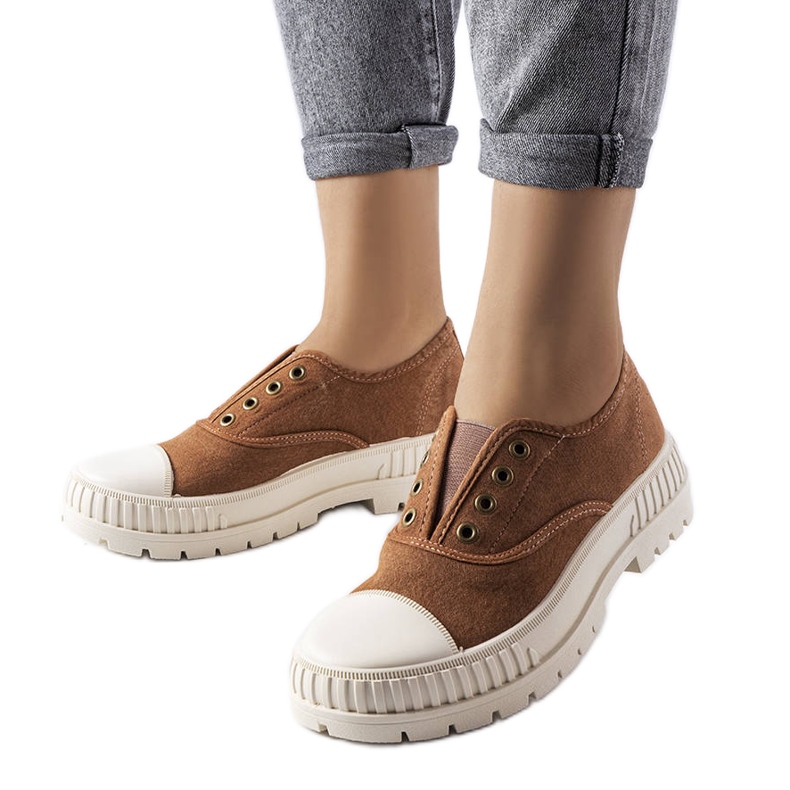 Waltonin ruskeat tennarit