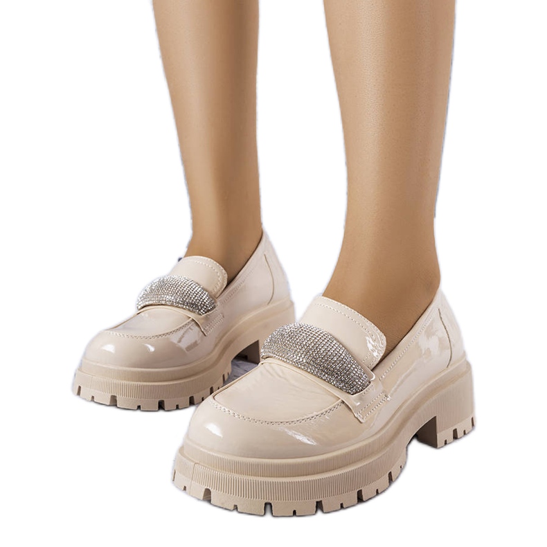 Moussin beigeksi lakatut broguet kuutiozirkonioilla