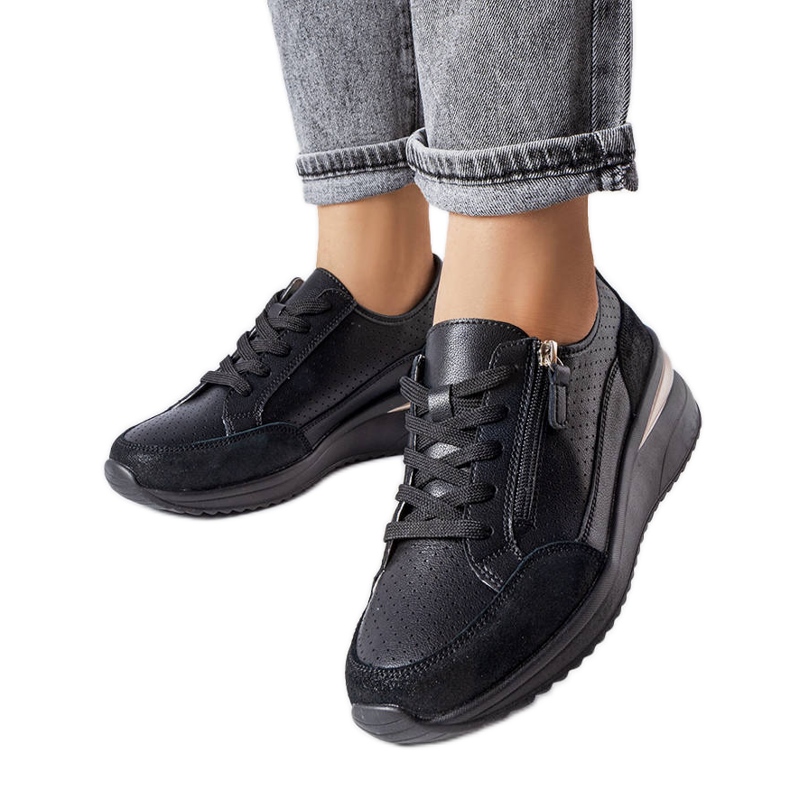 Mustat harjakattoiset nahkakengät Fleurilta