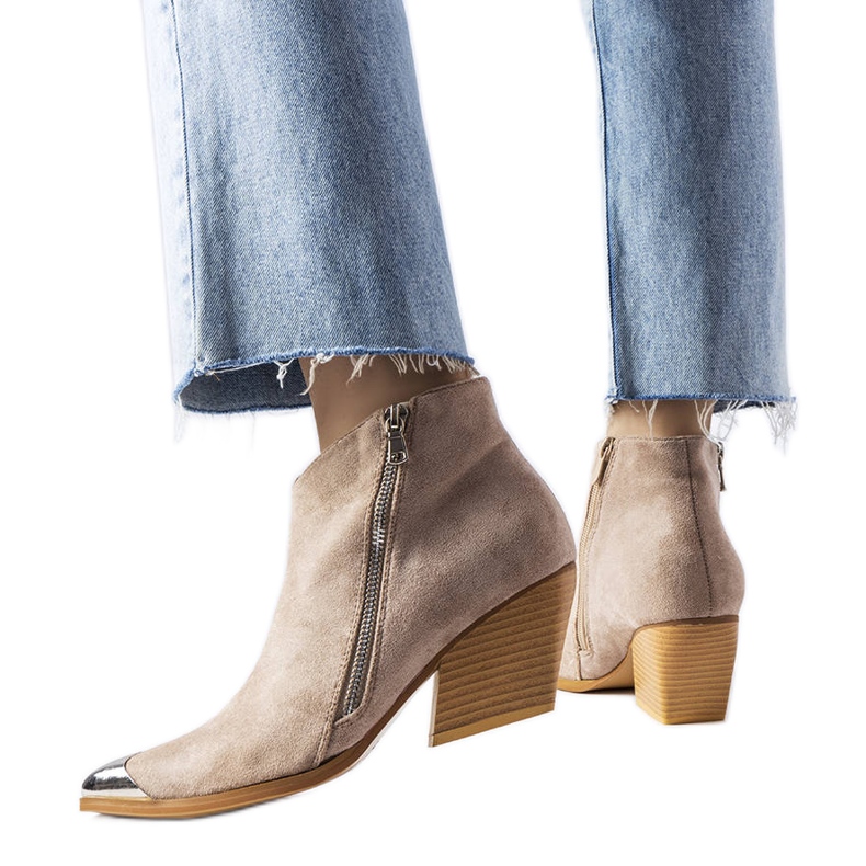 Vergnen beigenväriset metallikärkiset cowboy-saappaat