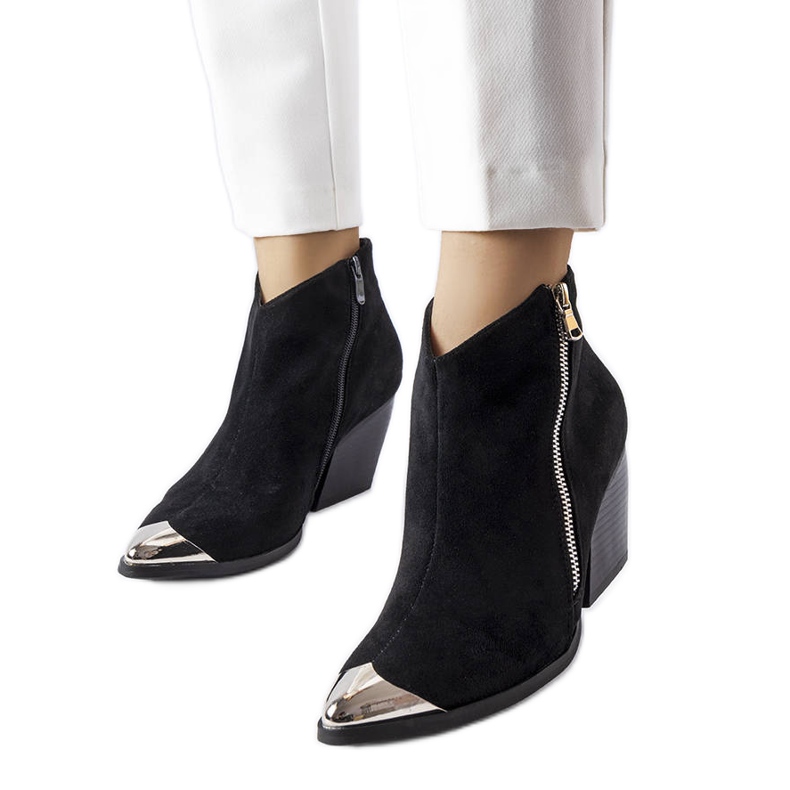 Vergnen mustat metallikärkiset cowboysaappaat