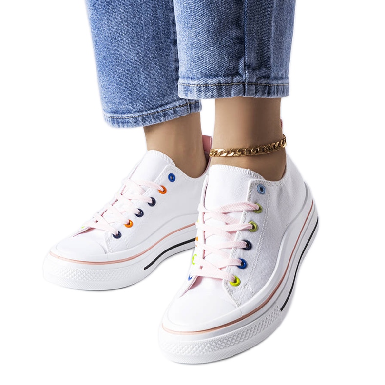 Boisin valkoiset ja vaaleanpunaiset alustalenkkarit valkoinen