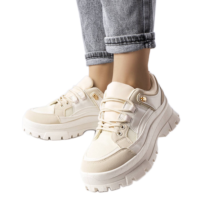 Vian beige matalat kengät suojalla