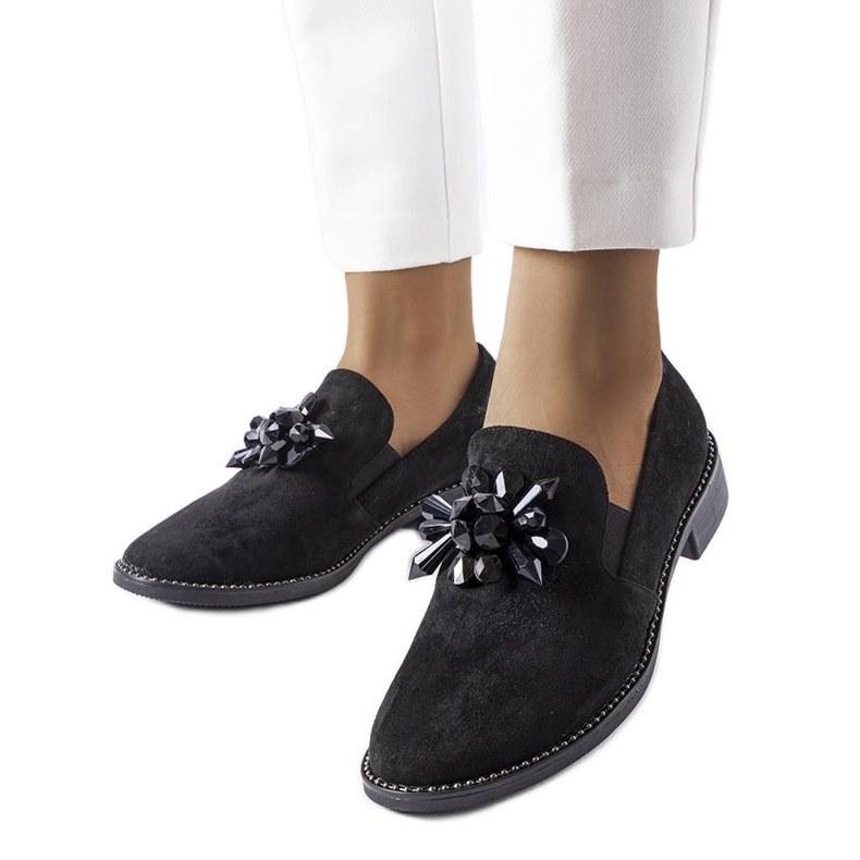 Jarvisvillen mustat kengät kristalleilla